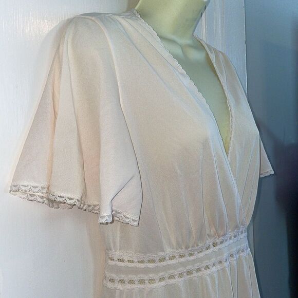 Vtg 60s/70s Miss Elaine cream V neck high waist flutter sleeve nightgown - Picture 4 of 8